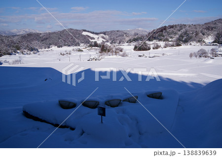 つなぐ棚田遺産比和三河内の棚田雪景色 棚田テラスからの眺め つなぐ棚田遺産比和三河内の棚田雪景色 棚田テラスからの眺め 138839639