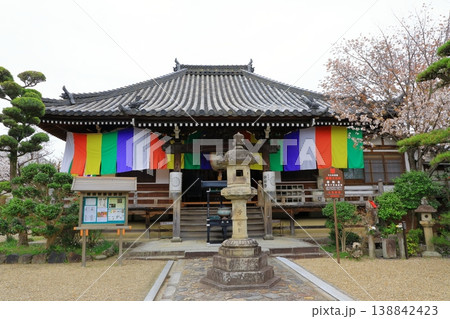 帯解寺と満開の桜 帯解寺と満開の桜 138842423