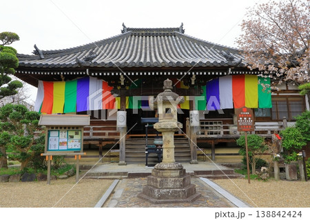 帯解寺と満開の桜 帯解寺と満開の桜 138842424