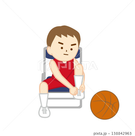 パイプ椅子に座ってバッシュの紐を結ぶ男の子 パイプ椅子に座ってバッシュの紐を結ぶ男の子 138842963