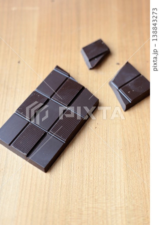 70%カカオの板チョコレート 高カカオチョコレート 70%カカオの板チョコレート 高カカオチョコレート 138843273