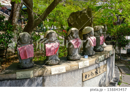 神戸・須磨寺のわらべ地蔵 神戸・須磨寺のわらべ地蔵 138843457