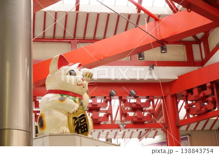 大須商店街にある招き猫 138843754
