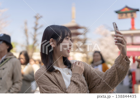 下町観光　スマホ撮影をしながら浅草を歩く休日 138844435