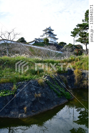 掛川城096 復元天守、濠 138848171