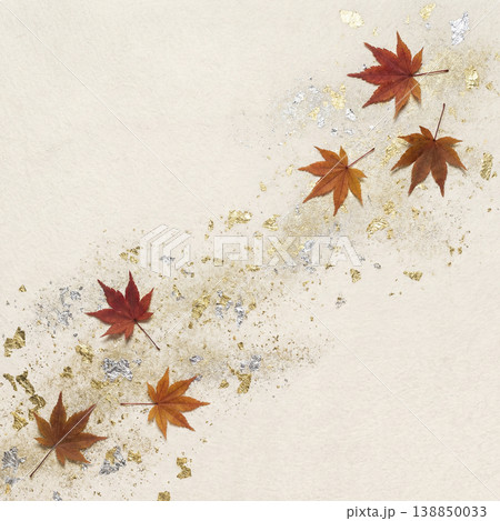 秋を彩る紅葉と金銀の霞模様の背景 秋を彩る紅葉と金銀の霞模様の背景 138850033