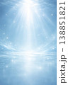 青い光の中の静けさ 138851821