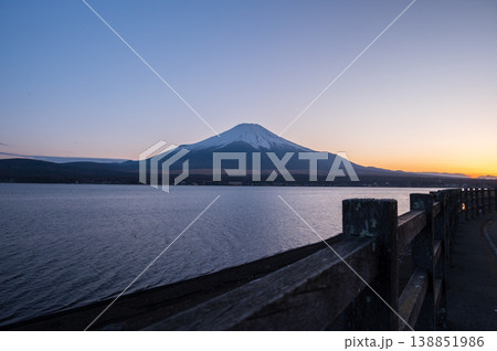 長池親水公園から眺める富士山 長池親水公園から眺める富士山 138851986