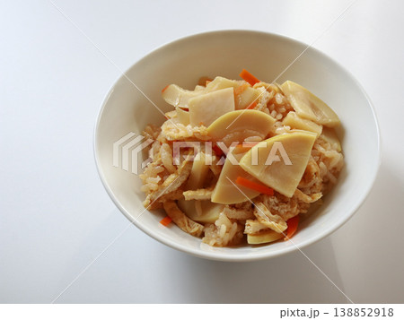 タケノコ炊き込みご飯 タケノコ炊き込みご飯 138852918