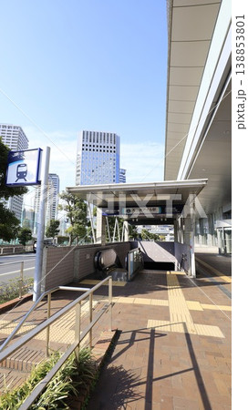 東京臨海高速鉄道りんかい線の天王洲アイル駅、C出口でエスカレーターが設置 138853801