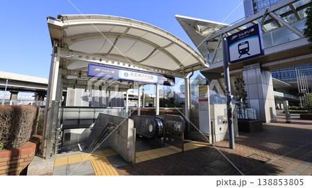 東京臨海高速鉄道りんかい線の天王洲アイル駅、A出口でエスカレーターが設置 東京臨海高速鉄道りんかい線の天王洲アイル駅、A出口でエスカレーターが設置 138853805