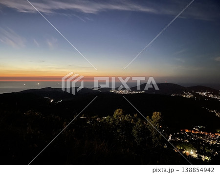 夕暮れの風景 138854942