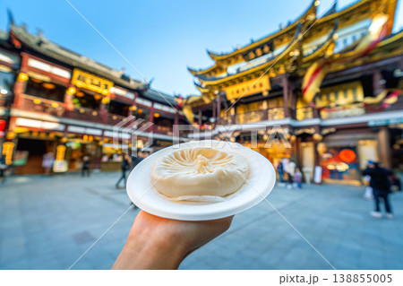 Big xiao long bao soup dumpling with crab roe in Yuyuan old street, Shanghai. 138855005