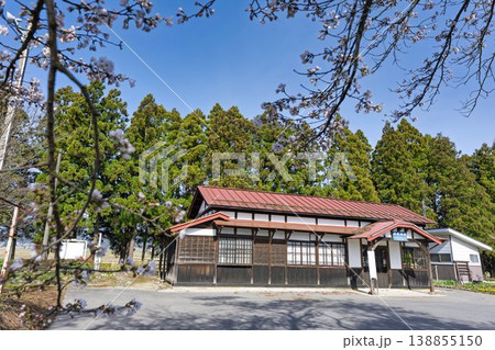 春のフラワー長井線「羽前成田駅」 山形県長井市 春のフラワー長井線「羽前成田駅」 山形県長井市 138855150