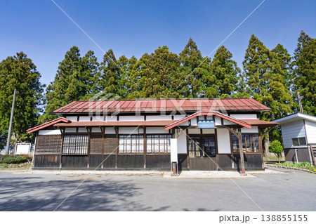 春のフラワー長井線「羽前成田駅」　山形県長井市 138855155