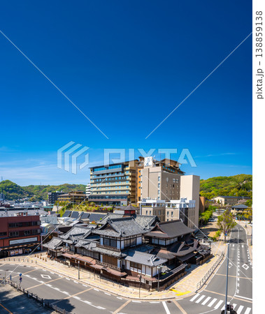 愛媛県松山市 道後温泉本館と周辺の街並み 138859138