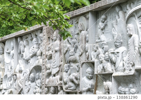 壺阪寺にある天竺渡来佛伝図レリーフ 壺阪寺にある天竺渡来佛伝図レリーフ 138861290