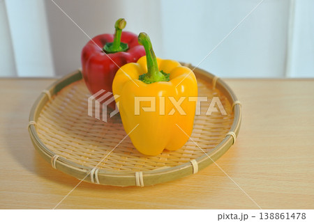 色鮮やかなパプリカ 138861478