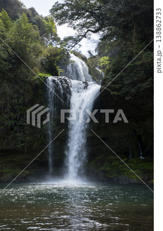 大分県玖珠町慈恩の滝のある風景 大分県玖珠町慈恩の滝のある風景 138862733
