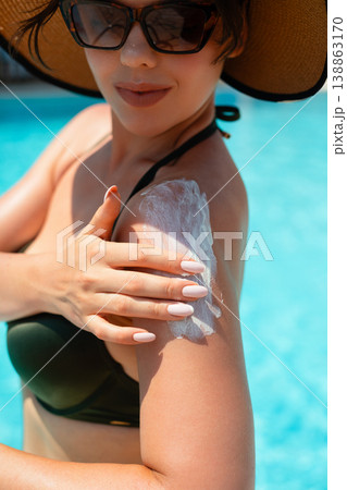 Macro Close Up Of Woman Applying Sunscreen On Shoulder With Smooth Skin Texture In Bright Sunlight. Skincare And Beauty Concept Macro Close Up Of Woman Applying Sunscreen On Shoulder With Smooth Skin Texture In Bright Sunlight. Skincare And Beauty Concept 138863170