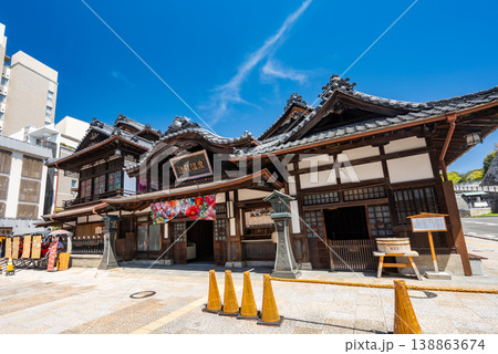 愛媛県松山市 道後温泉本館の外観 晴天の観光風景 138863674