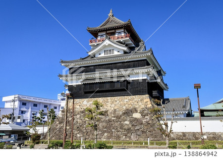 清須市、快晴下の清洲城天守閣 138864942