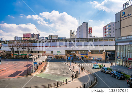 神奈川県横浜市 京急鶴見駅の外観と駅前ロータリー 138867083