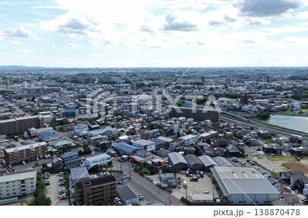 愛知県豊田市 元町工場周辺の住宅地と工業エリアの俯瞰 138870478