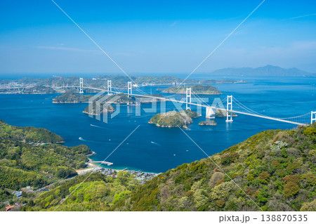しまなみ海道 亀老山展望台から望む来島海峡大橋と瀬戸内海の多島美 しまなみ海道 亀老山展望台から望む来島海峡大橋と瀬戸内海の多島美 138870535