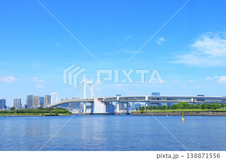 東京都港区、レインボーブリッジの風景 138871556
