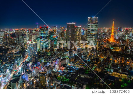 東京都港区 六本木ヒルズから望む東京タワー・麻布台ヒルズと煌めく大都会の夜景 138872406