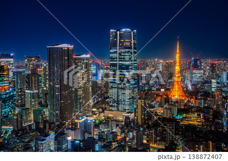 東京都港区 六本木ヒルズから望む東京タワー・麻布台ヒルズと煌めく大都会の夜景 138872407