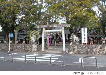 聖武天皇社にて（三重県四日市市） 138873496