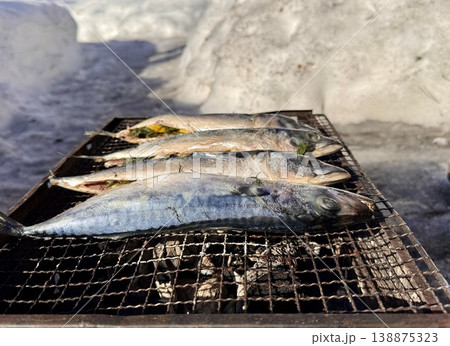 the process of roasting juicy and spiced fresh mackerel on a grill, mackerel on coals on a grill recipe 138875323