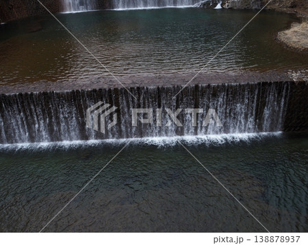 小さな滝 138878937