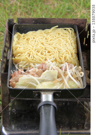 キャンプ飯 筍ごはん 焼きそば ポテトチップス キャンプ飯 筍ごはん 焼きそば ポテトチップス 138879038