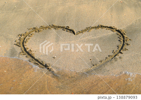 Heart drawn on the beach sand Heart drawn on the beach sand 138879093