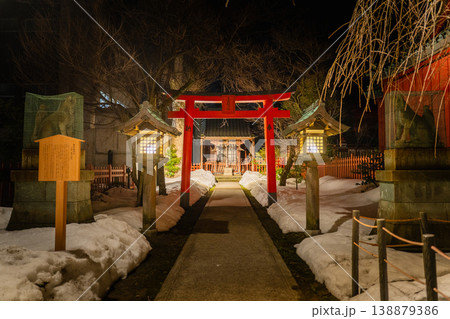 金沢 尾﨑神社のライトアップと雪景色 金沢 尾﨑神社のライトアップと雪景色 138879386
