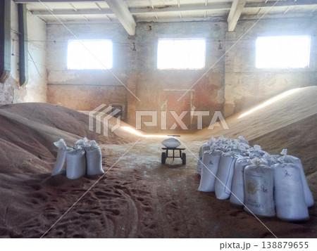 Heap of grains of barley and wheat in stock 138879655