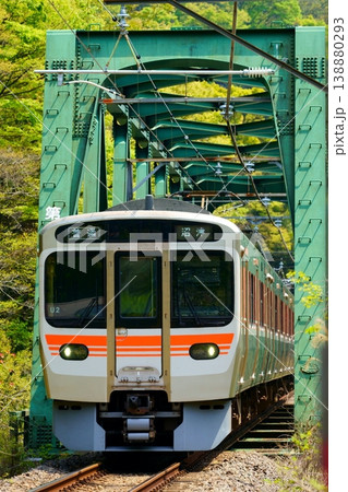 第一酒匂川橋りょうを渡る315系 138880293