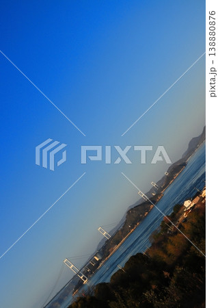 【愛媛県】夕日に照らされる美しい瀬戸内の小島たち(しまなみ海道_来島海峡大橋PA) 【愛媛県】夕日に照らされる美しい瀬戸内の小島たち(しまなみ海道_来島海峡大橋PA) 138880876