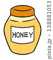ラベル付きはちみつボトルのかわいい手描きイラスト 138881053