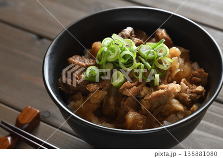 牛すじ丼 138881080