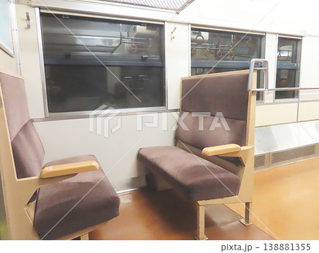 電車内自由席 138881355