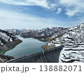 ＜鳥瞰＞春の雪が残る奥只見湖とダム 138882071