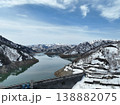 ＜鳥瞰＞春まだ浅い奥只見湖と残雪が残る山々のある風景 138882075