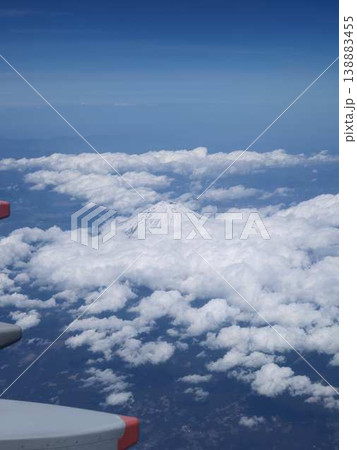 飛行機の翼 138883455