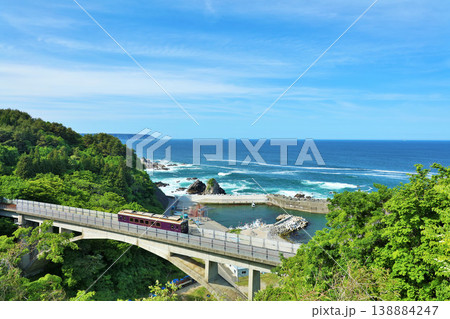 岩手県　青空と青い海の三陸鉄道 138884247