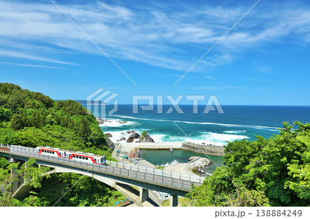 岩手県　青空と青い海の三陸鉄道 138884249