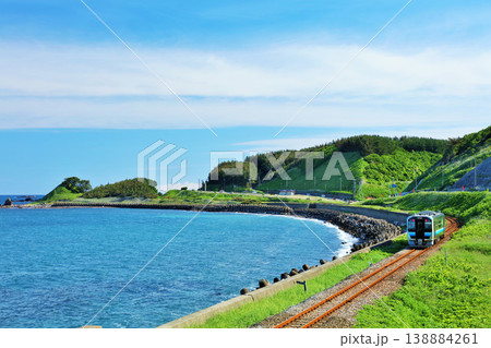 青森県 青空と海の五能線 青森県 青空と海の五能線 138884261